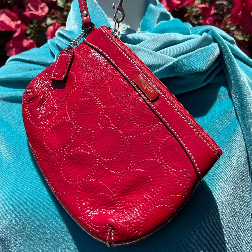 Coach Y2k Red Patent Leather Wristlet ❤️